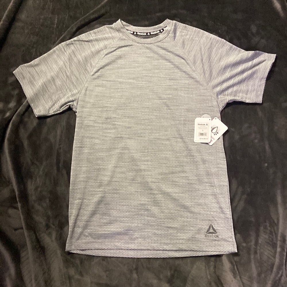 NWT Reebok athletic shirt size S/CH/P.